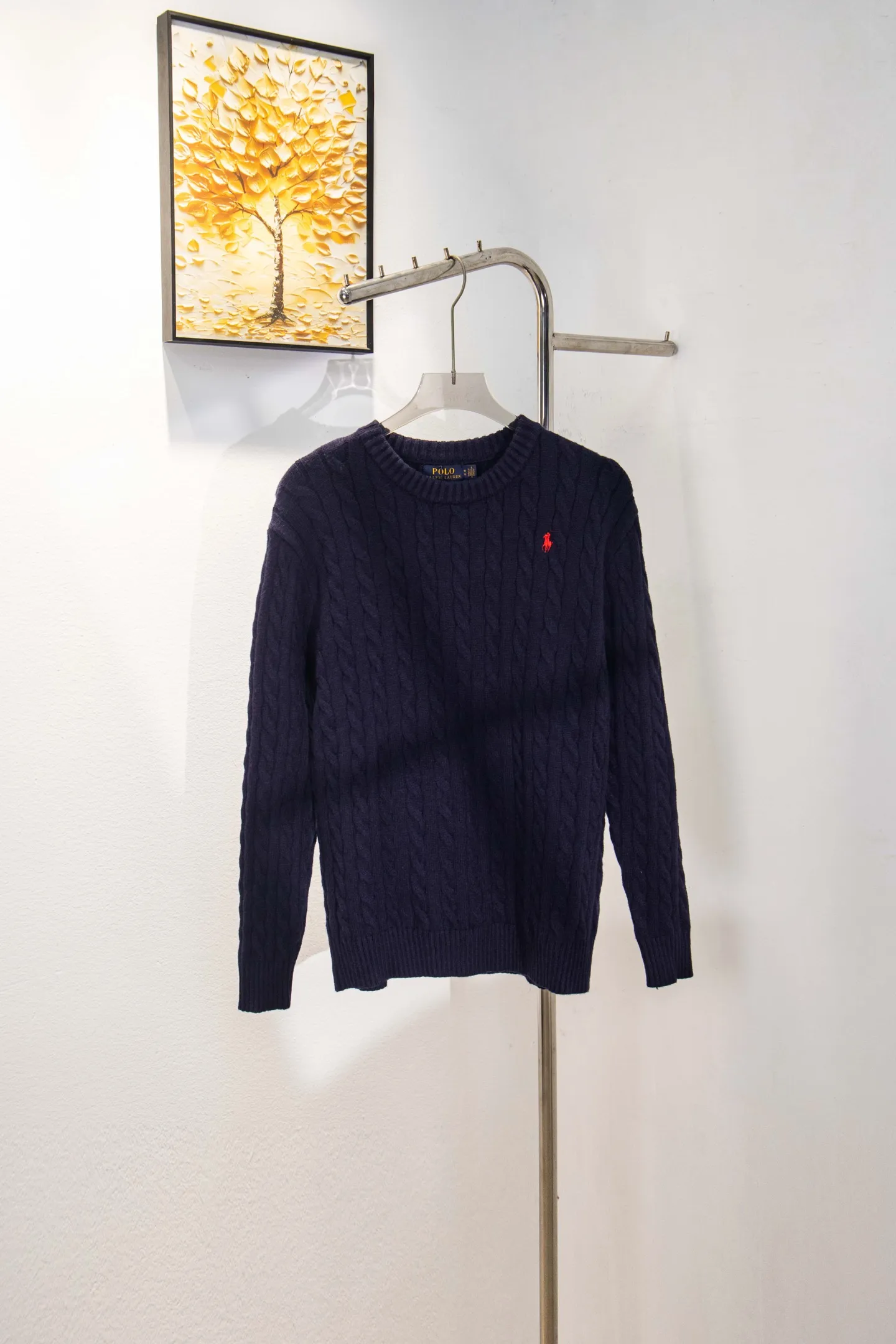 P210 model number: Y195 Ralph Lauren men's round neck sweater men's hemp flower original collar sweater. The version is really good-looking. It can be worn alone or as a jacket to be worn inside or outside. The upper body shows personal fashion charm. Four colors are available. The same style for men and women. A must-see item for new summer products. Tag, hanging grain, washed, packaging bag, full set of accessories. Very good appearance, super exquisite workmanship. Size: S-XL